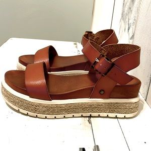 Mia Platform Sandals - Sz 7.5